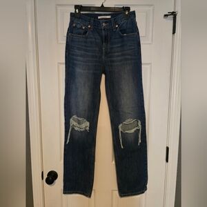 NWOT womens Levi’s Low Pro Straight Jeans.